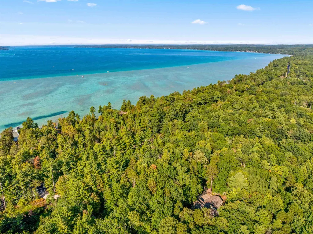 6993 NW Aarwood Road Clearwater Township MI 49676