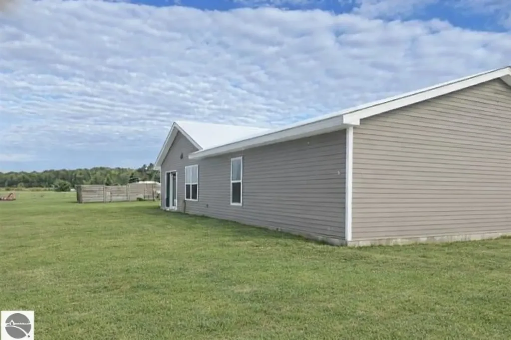 9068 Kingsfield Drive Mayfield Township MI 49649