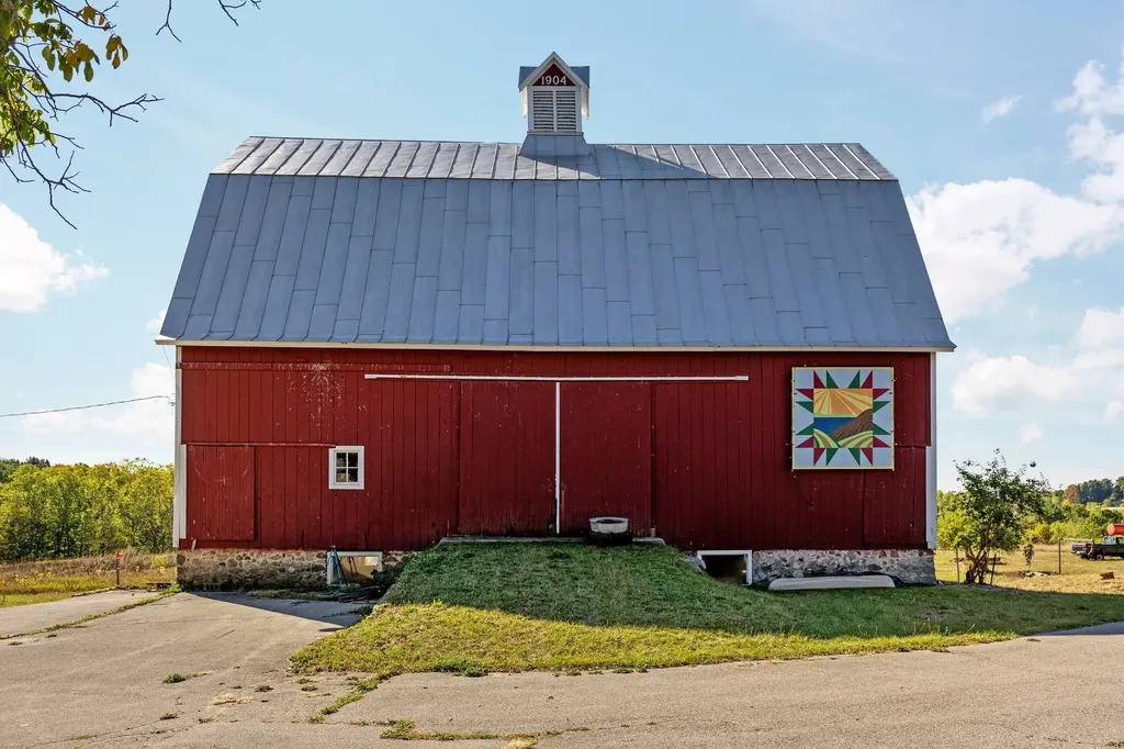 1378 Gray Road Peninsula Township MI 49686
