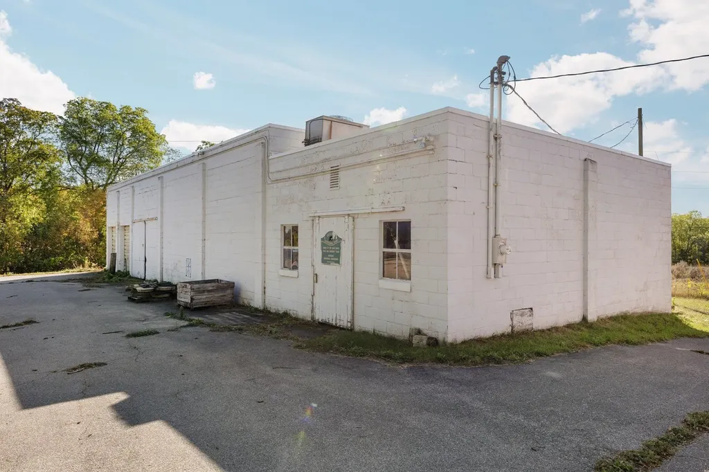 1378 Gray Road Peninsula Township MI 49686
