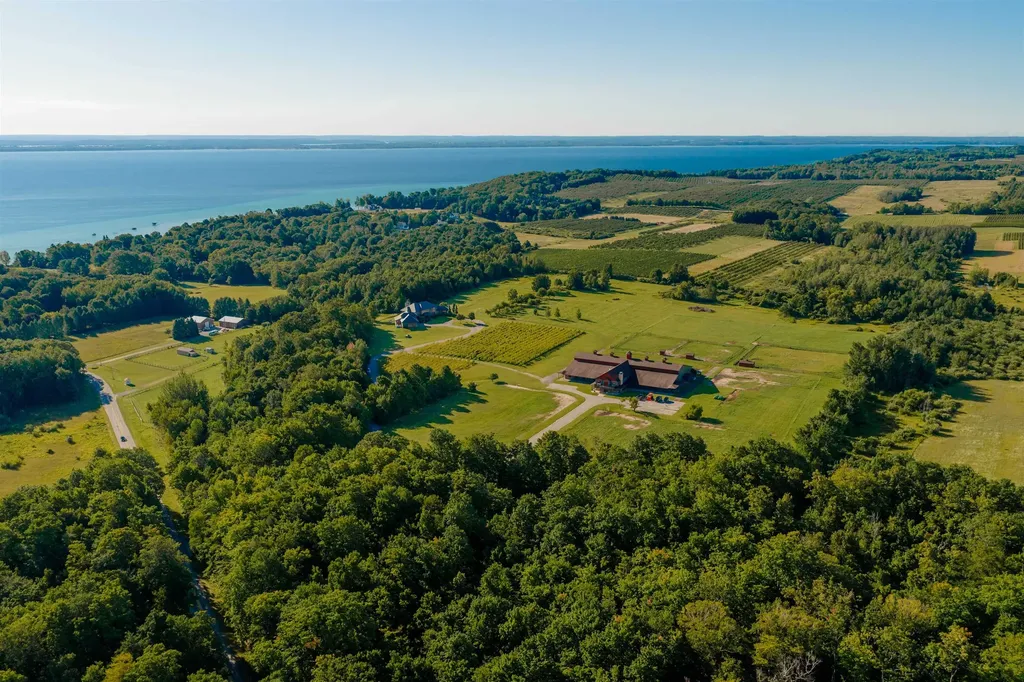 3888 Swaney Road Peninsula Township MI 49686
