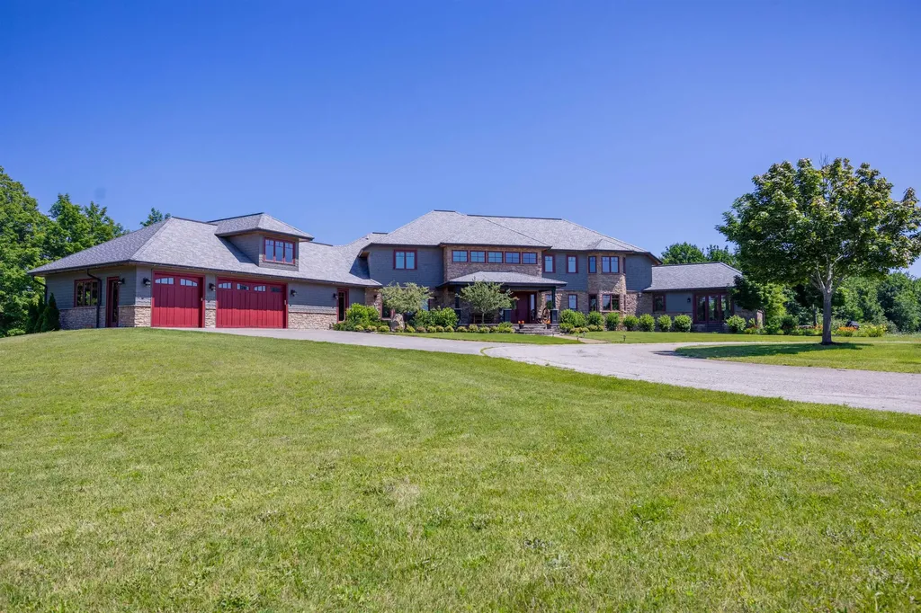 3888 Swaney Road Peninsula Township MI 49686