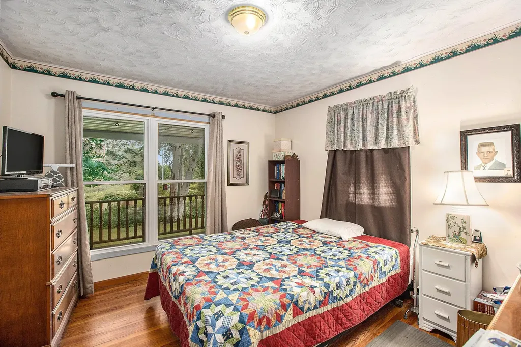 519 Lake Street Crystal Lake Township MI 49635