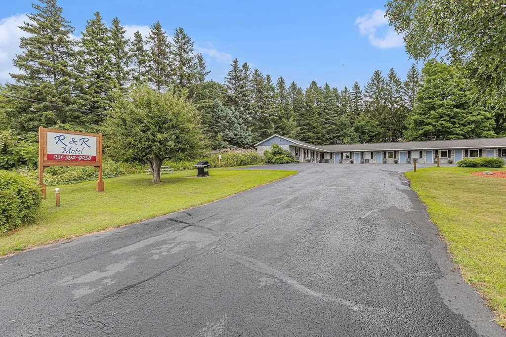 519 Lake Street Crystal Lake Township MI 49635