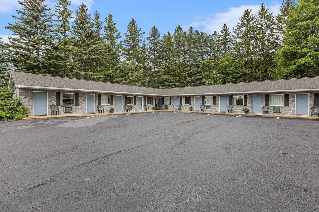 519 Lake Street Crystal Lake Township MI 49635