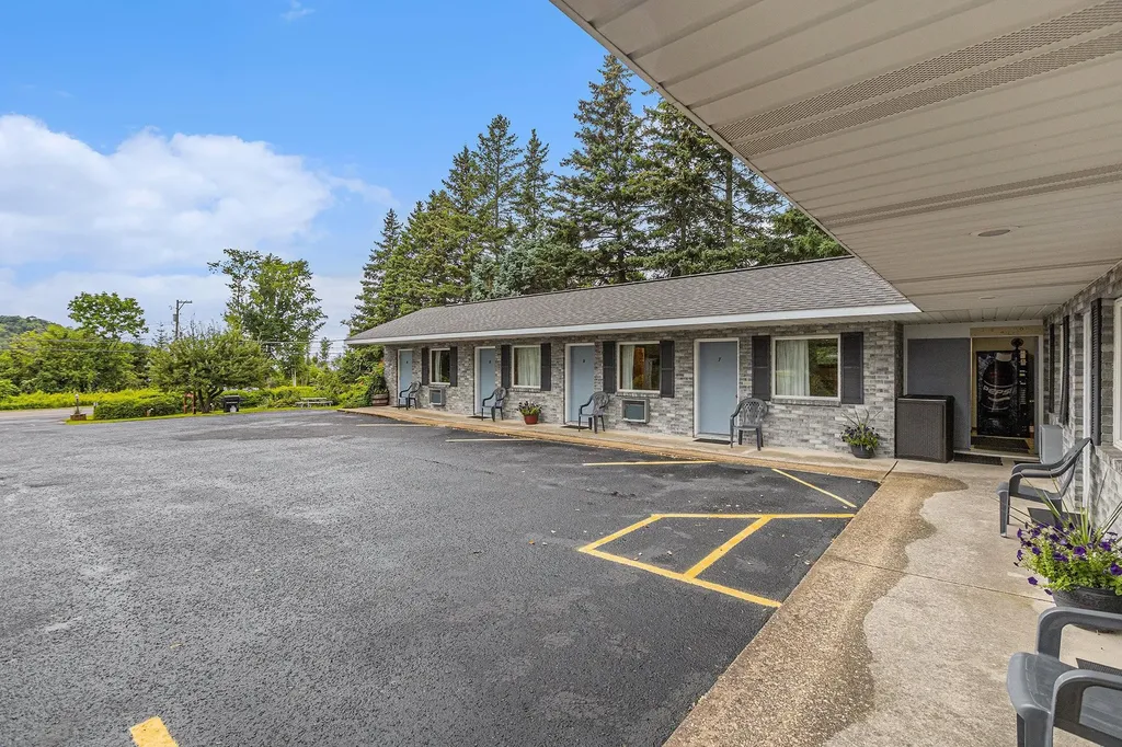 519 Lake Street Crystal Lake Township MI 49635