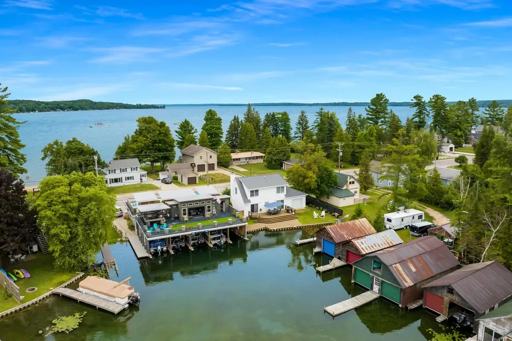 7515 Crystal Beach Road Clearwater Township MI 49676