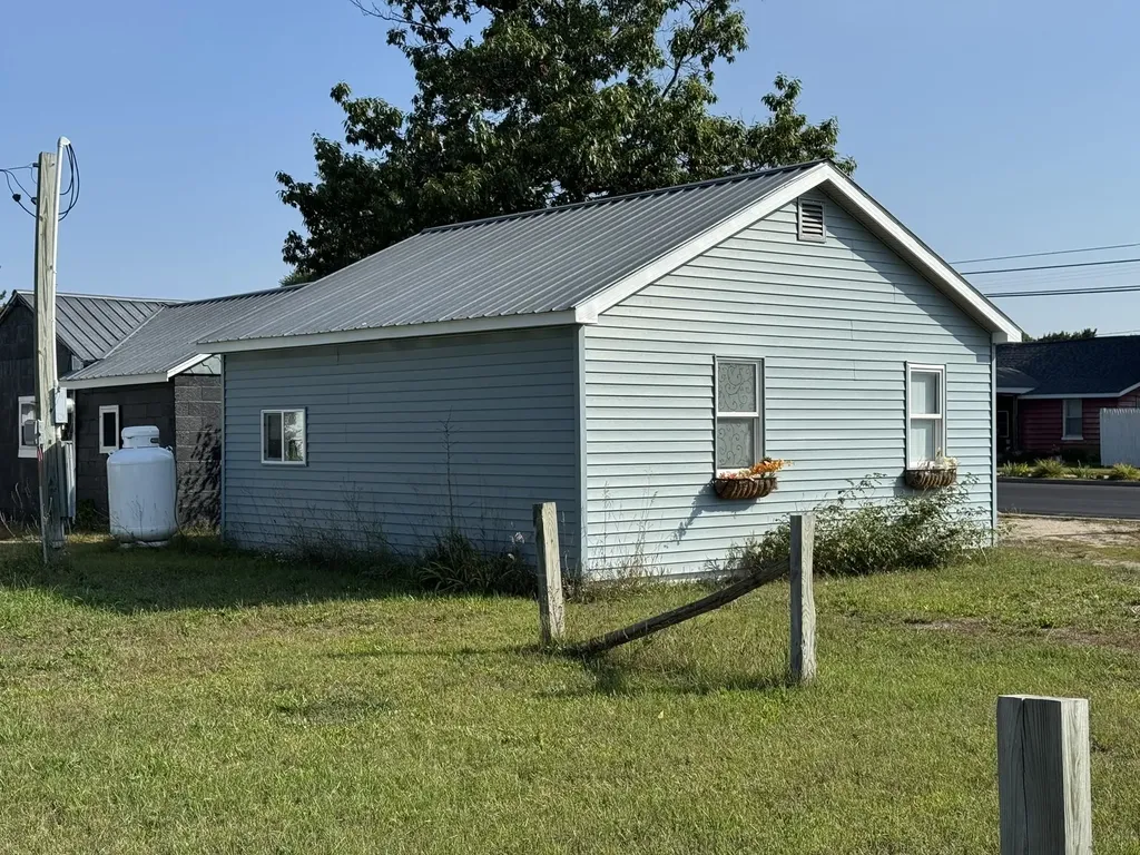 8281 Rapid City Road Clearwater Township MI 49676