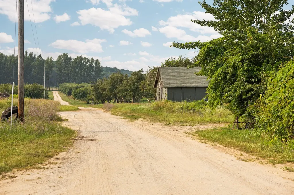 3089 Swaney Road Peninsula Township MI 49686