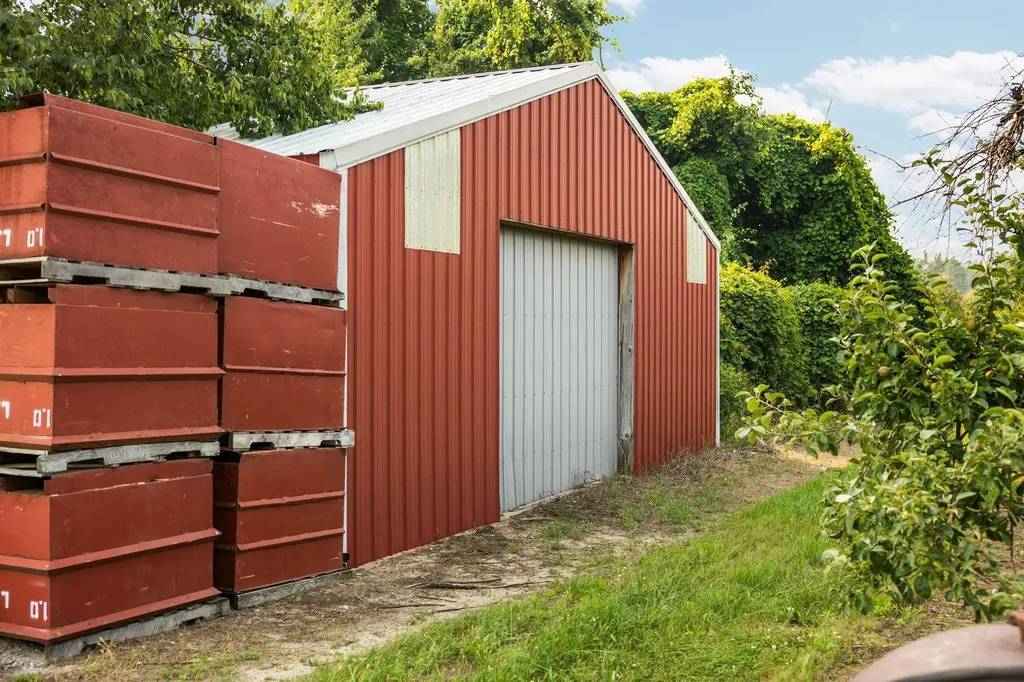 3089 Swaney Road Peninsula Township MI 49686