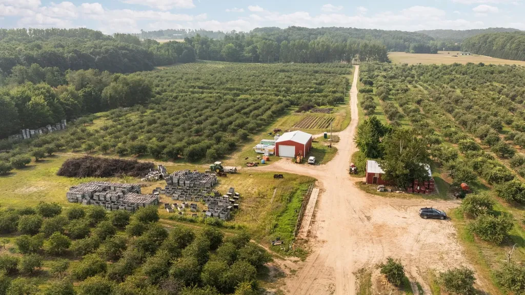3089 Swaney Road Peninsula Township MI 49686