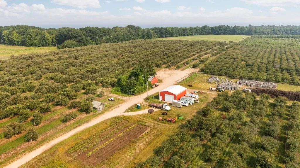 3089 Swaney Road Peninsula Township MI 49686
