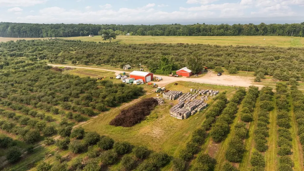 3089 Swaney Road Peninsula Township MI 49686