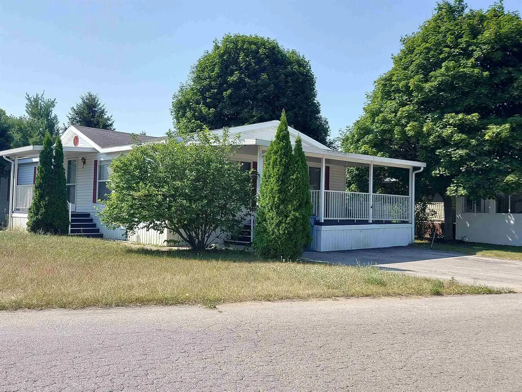 1587 David Place Garfield Charter Township MI 49686