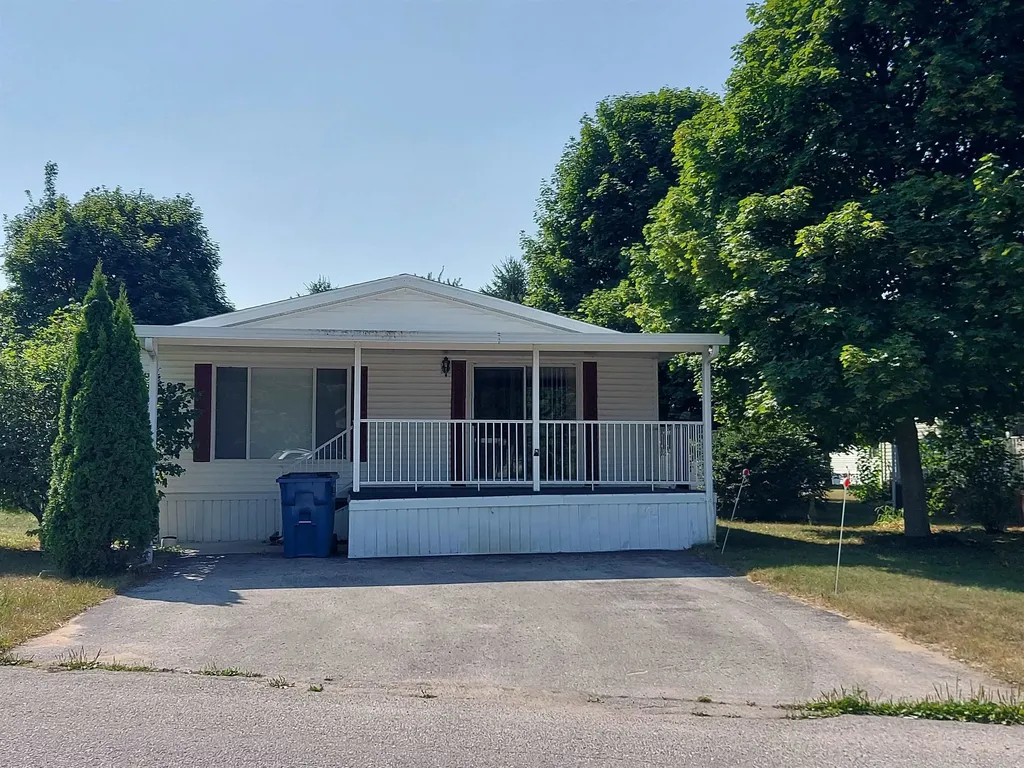 1587 David Place Garfield Charter Township MI 49686