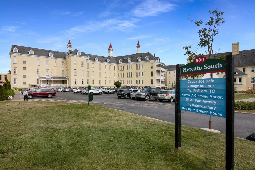 830 - 102 Cottageview Drive Traverse City City MI 49684