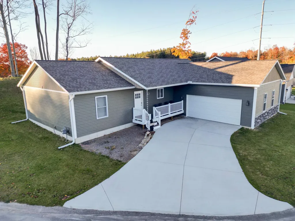 1420 Umber Drive Garfield Charter Township MI 49696