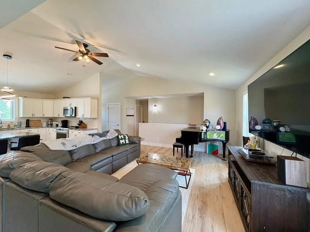 1420 Umber Drive Garfield Charter Township MI 49696