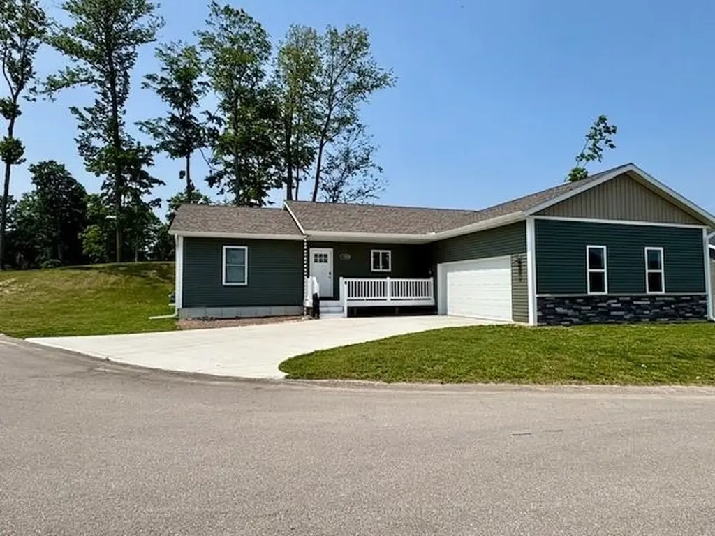 1420 Umber Drive Garfield Charter Township MI 49696