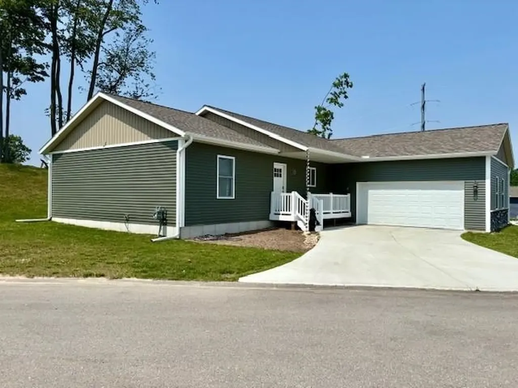 1420 Umber Drive Garfield Charter Township MI 49696