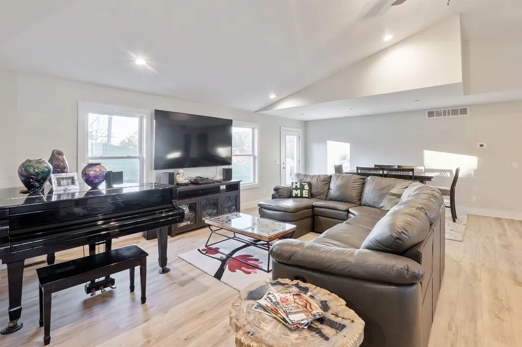 1420 Umber Drive Garfield Charter Township MI 49696