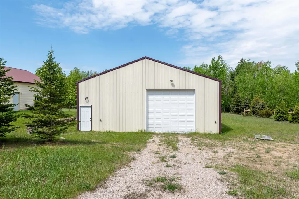 7495 Bennett Road Acme Township MI 49690