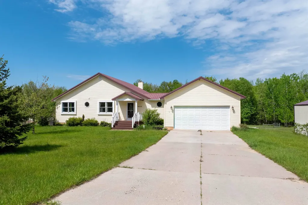 7495 Bennett Road Acme Township MI 49690