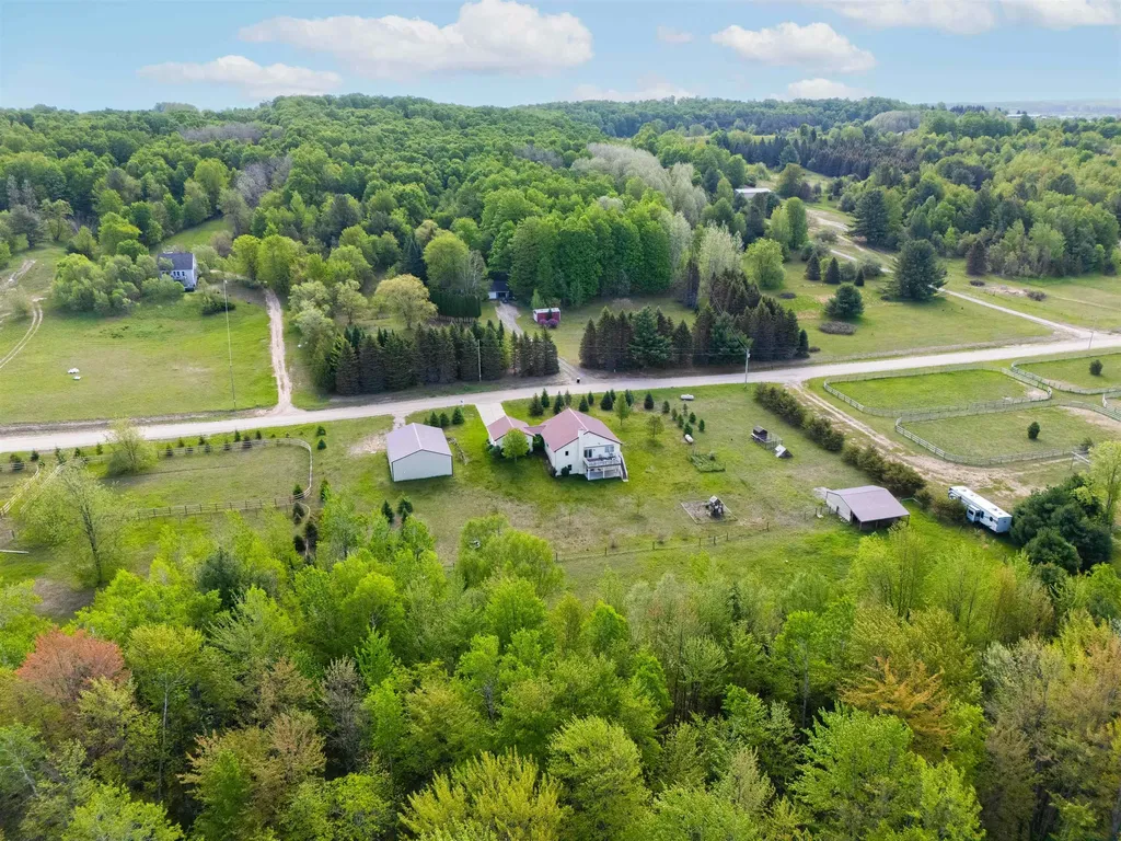 7495 Bennett Road Acme Township MI 49690