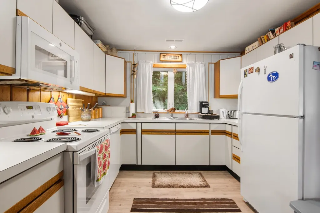 1070 N Us-31 Torch Lake Township MI 49648