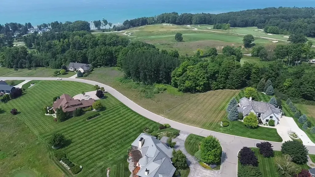Unit #8 Turnberry Circle Acme Township MI 49690