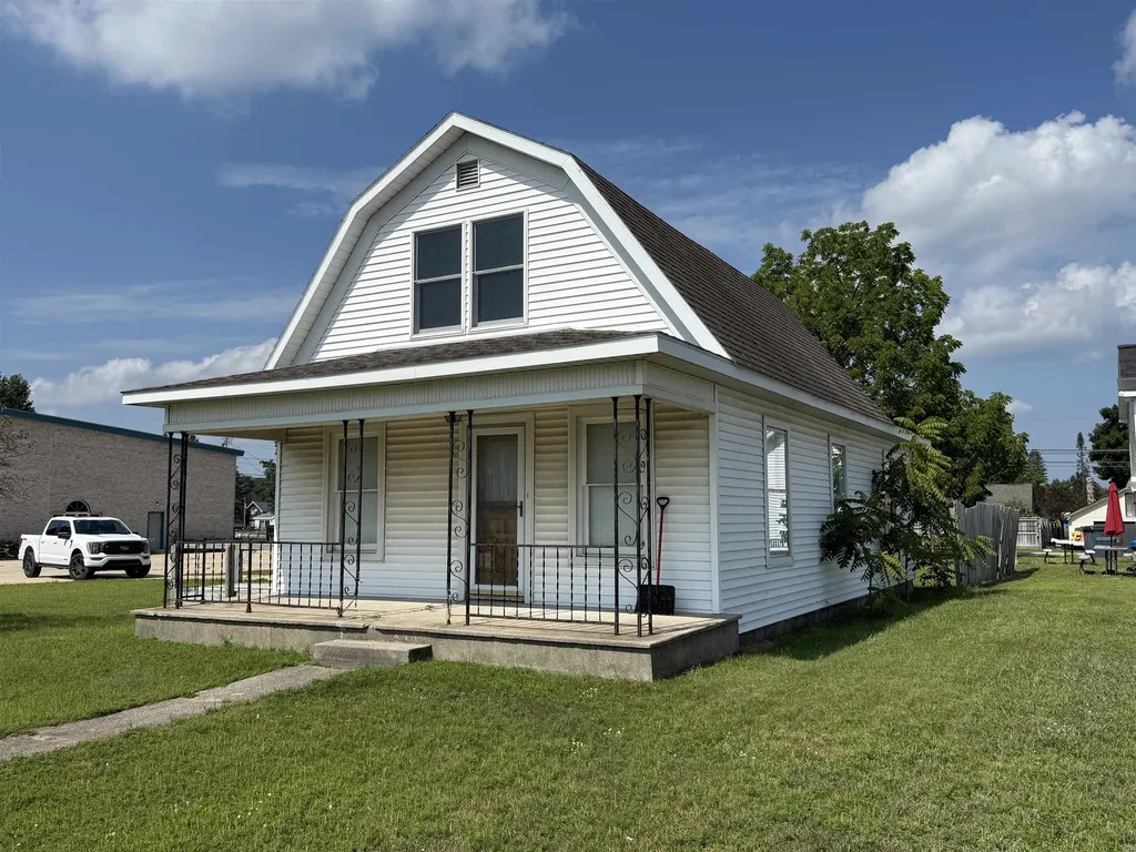 522 S Cedar Kalkaska Township MI 49646