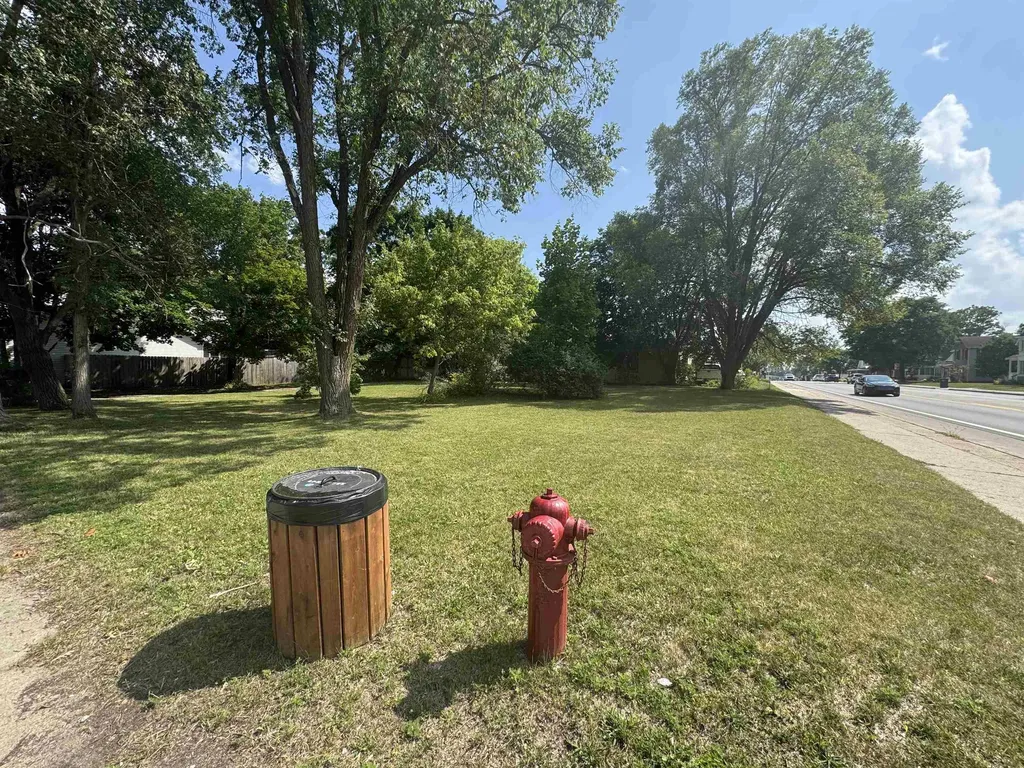 222 N Main Street Lake City City MI 49651