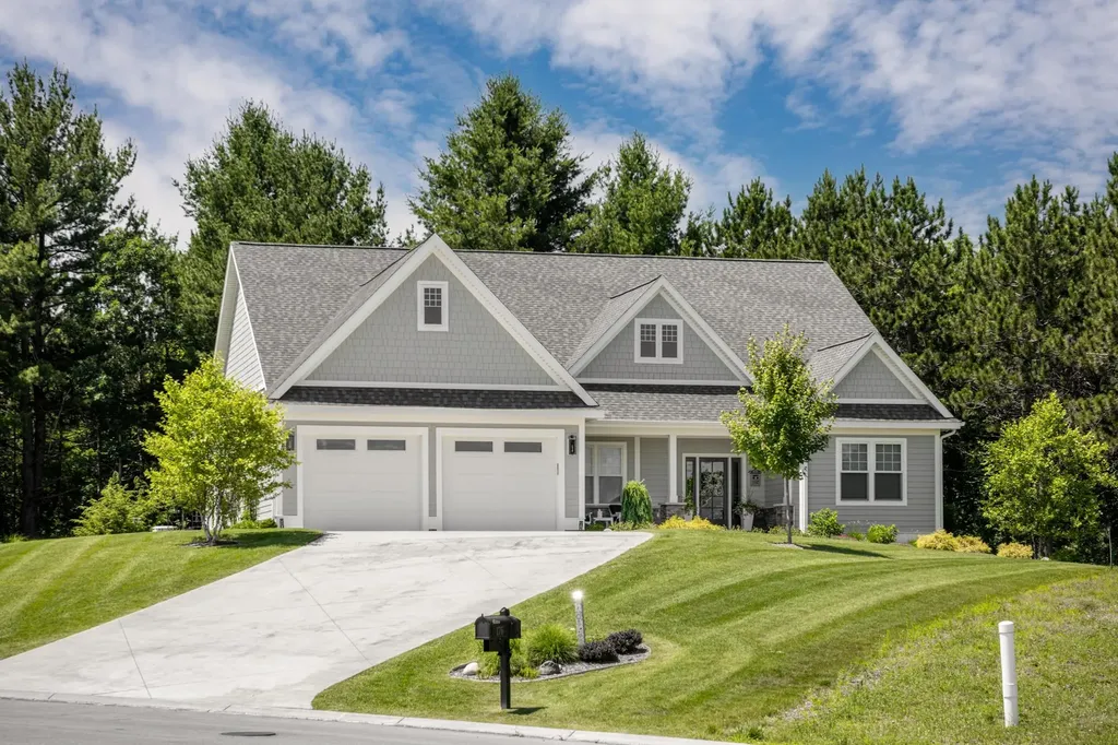 176 Vineyard Ridge Drive Peninsula Township MI 49686