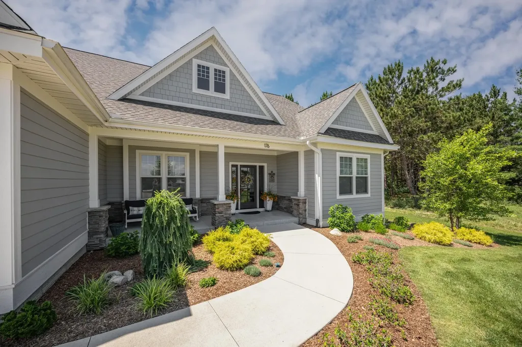 176 Vineyard Ridge Drive Peninsula Township MI 49686