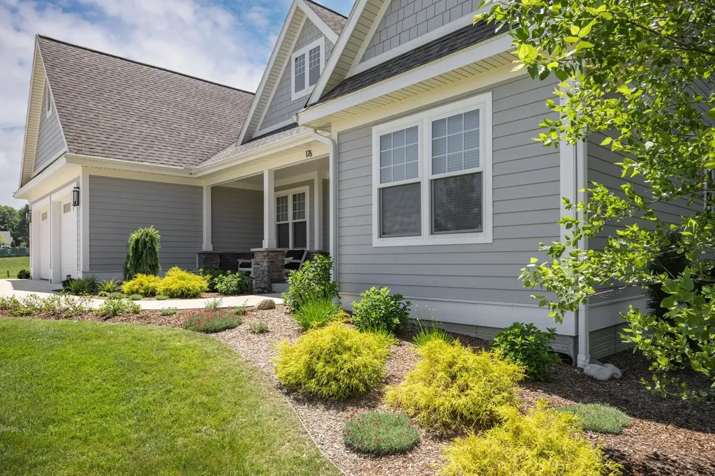 176 Vineyard Ridge Drive Peninsula Township MI 49686