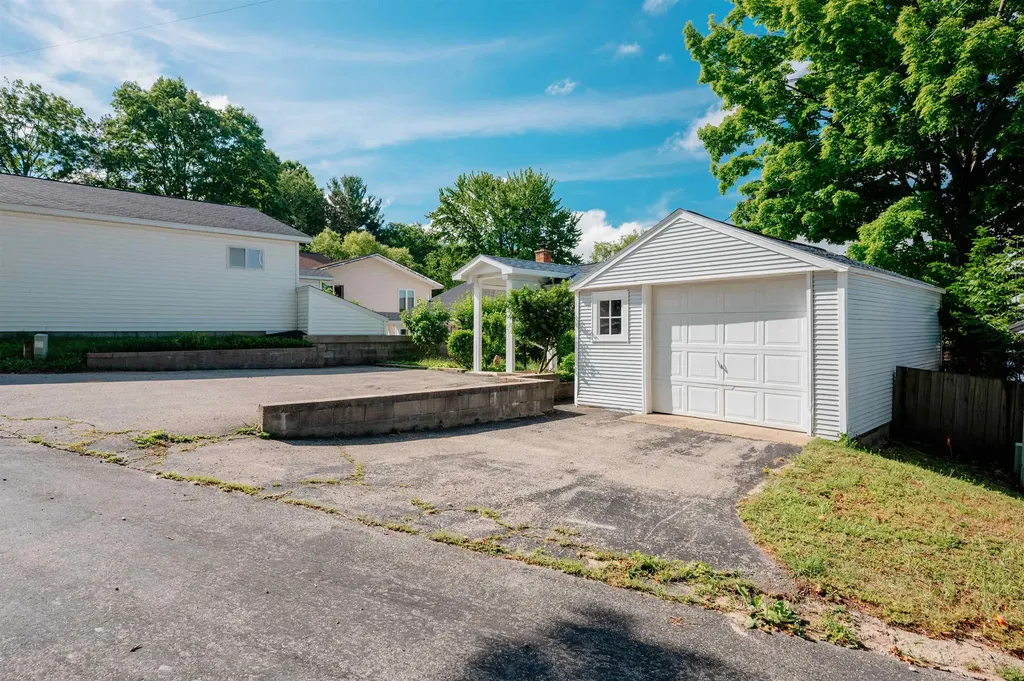 5133 Silver Lake Shores Road Blair Township MI 49685