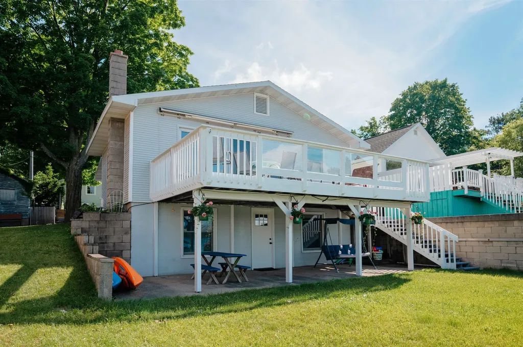 5133 Silver Lake Shores Road Blair Township MI 49685