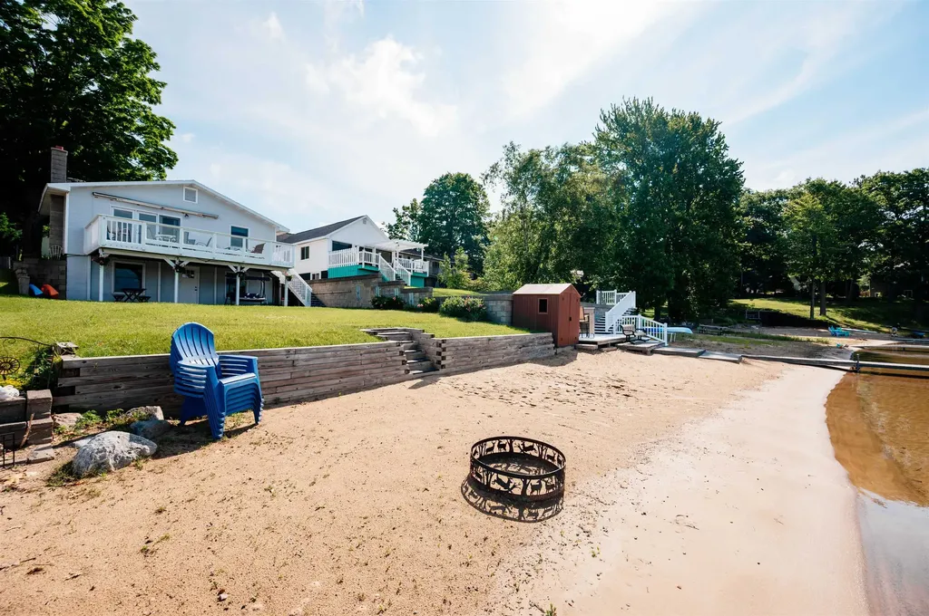 5133 Silver Lake Shores Road Blair Township MI 49685