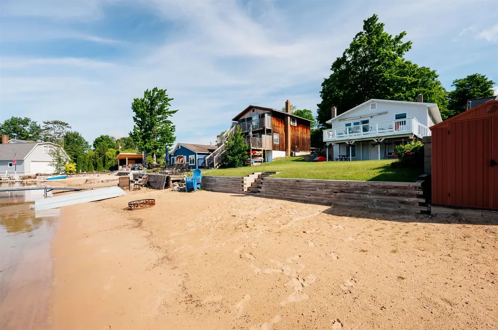 5133 Silver Lake Shores Road Blair Township MI 49685
