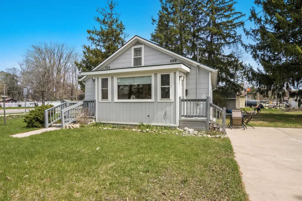 602 E Cayuga Street Kearney Township MI 49615