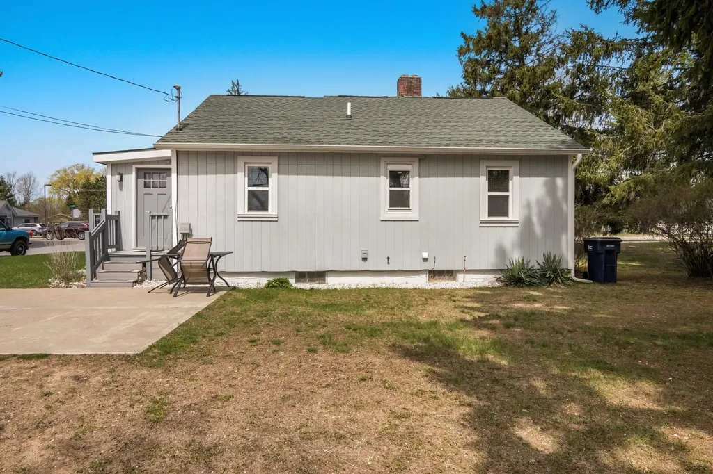 602 E Cayuga Street Kearney Township MI 49615