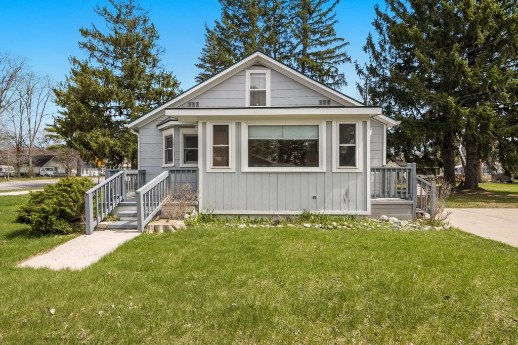 602 E Cayuga Street Kearney Township MI 49615