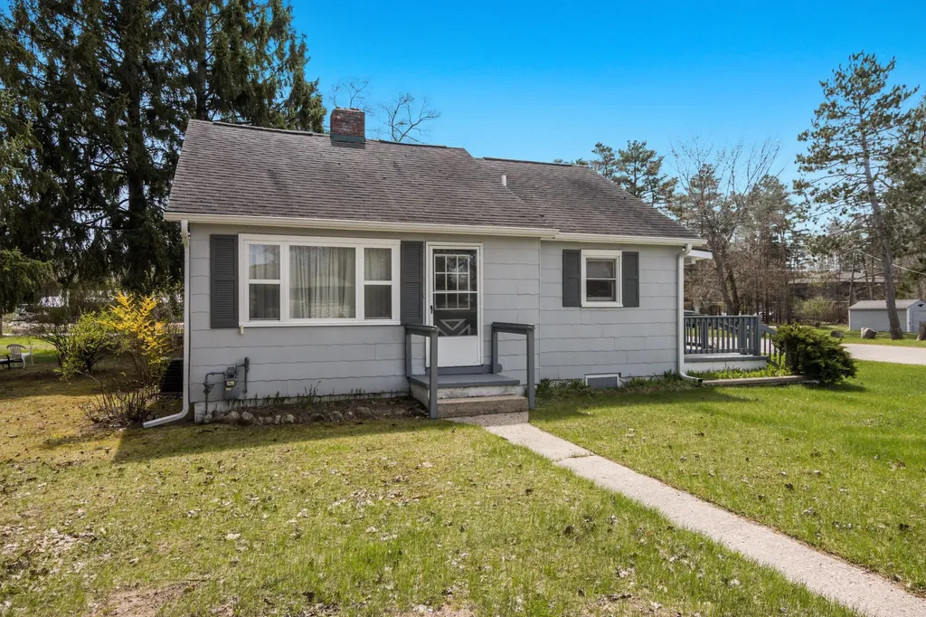 602 E Cayuga Street Kearney Township MI 49615