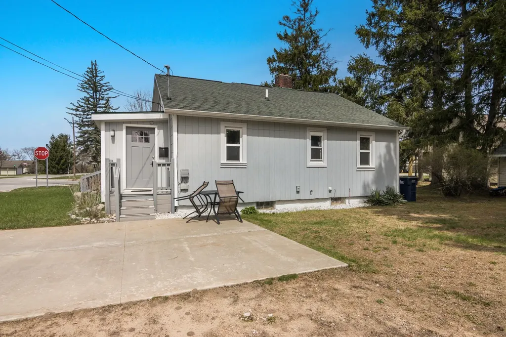 602 E Cayuga Street Kearney Township MI 49615