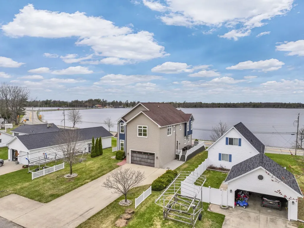 2121 Sunnyside Drive Cadillac City MI 49601