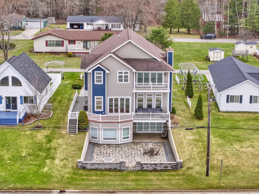 2121 Sunnyside Drive Cadillac City MI 49601