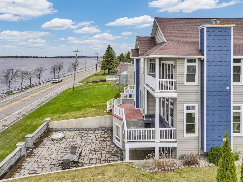 2121 Sunnyside Drive Cadillac City MI 49601