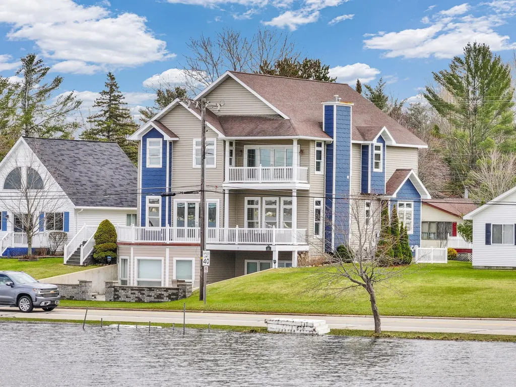 2121 Sunnyside Drive Cadillac City MI 49601