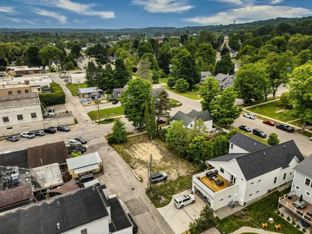 112 W Madison Avenue Suttons Bay Township MI 49682