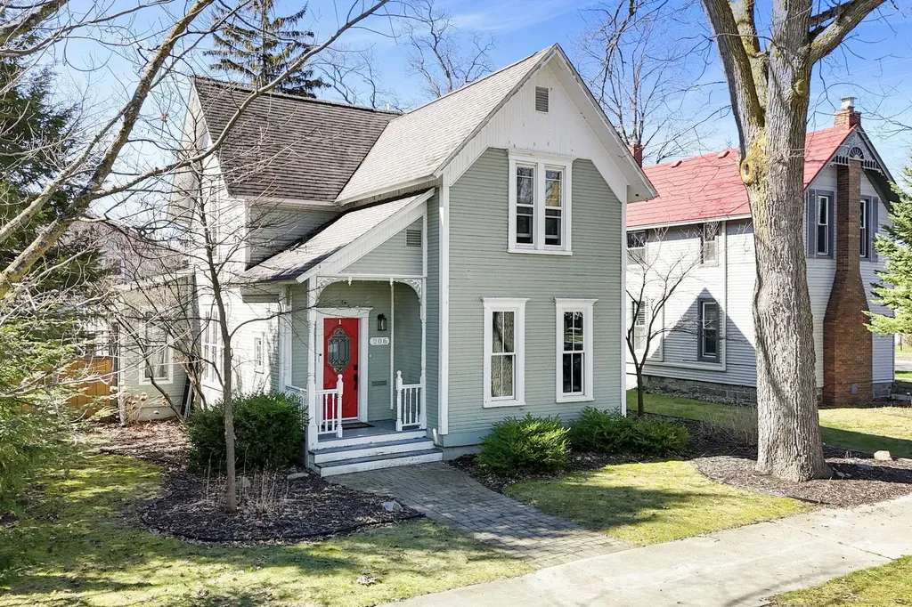206 E Ninth Street Traverse City City MI 49684